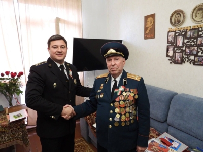 Представители главного управления юстиции Миноблисполкома во главе с начальником управления Тамарой Прасковой сегодня поздравили ветерана Великой Отечественной войны Ивана Андреевича Фонова с Днём Победы.
